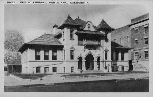 Santa Ana Library on 5th & Sycamore