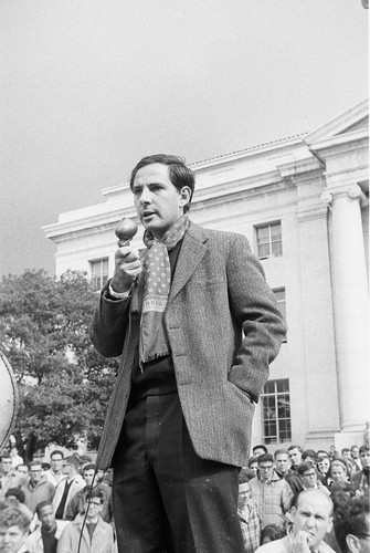 Professor John Searle speaking to crowd in front of Sproul Hall